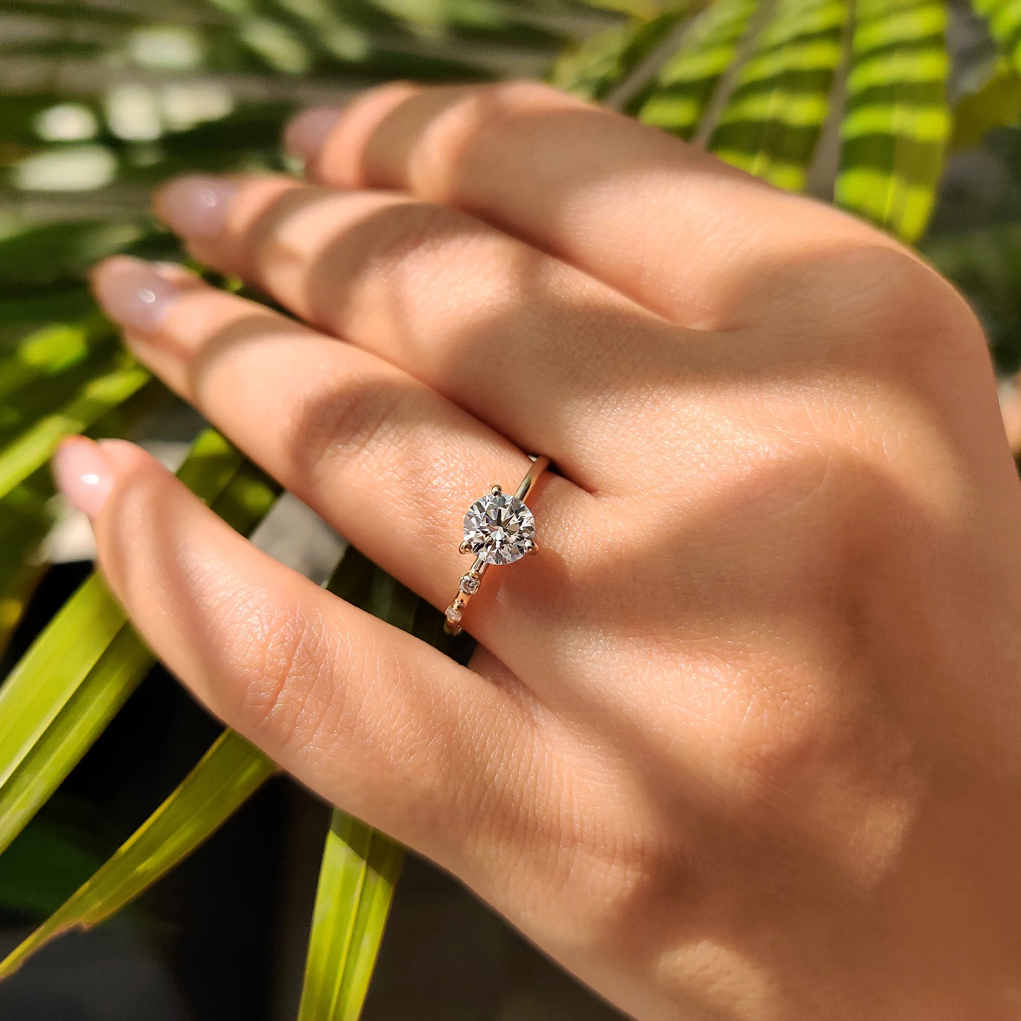 Round Diamond 3 Stone Diamond Ring - Image 8
