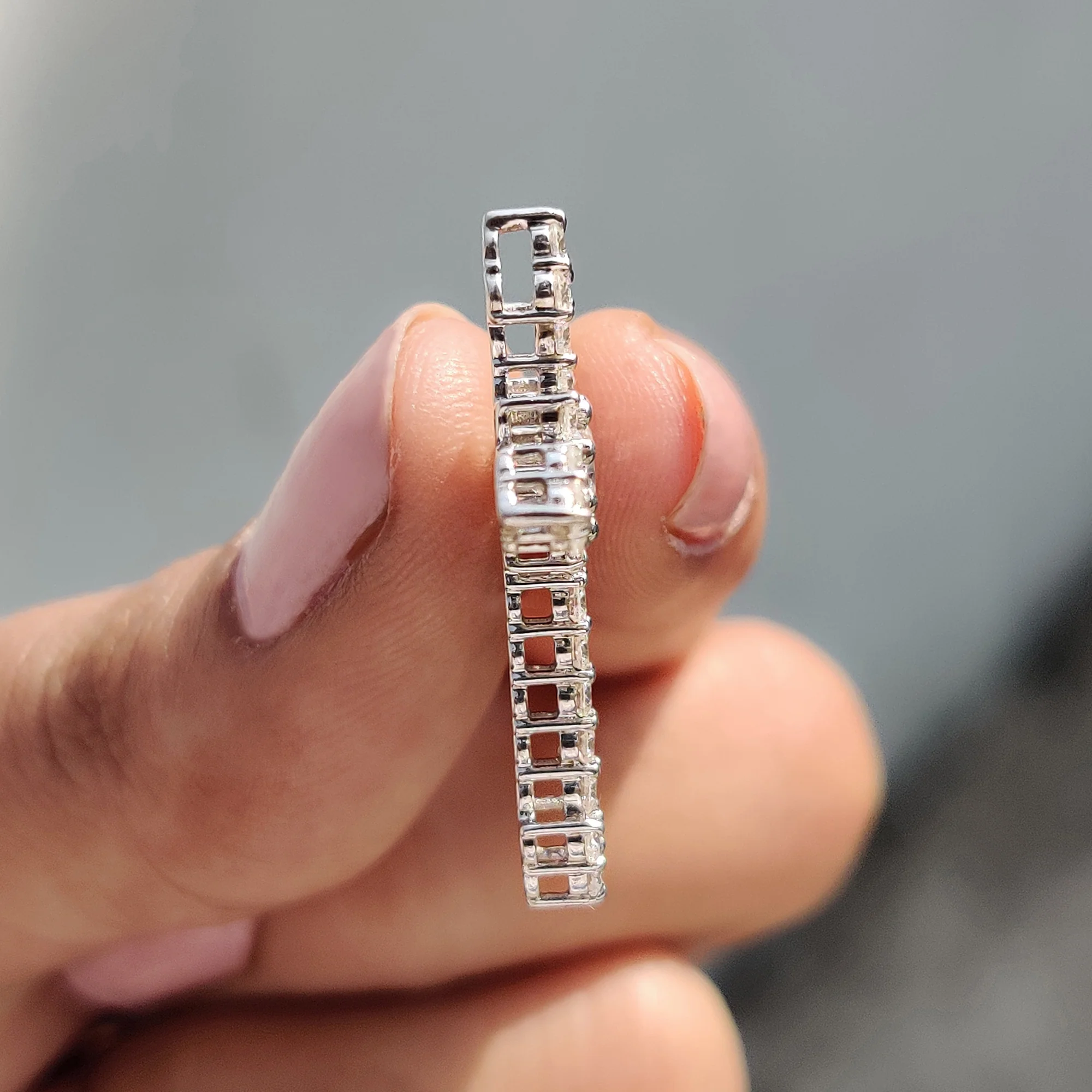 Criss Cross Pendant In Round Cut Moissanite - Image 4