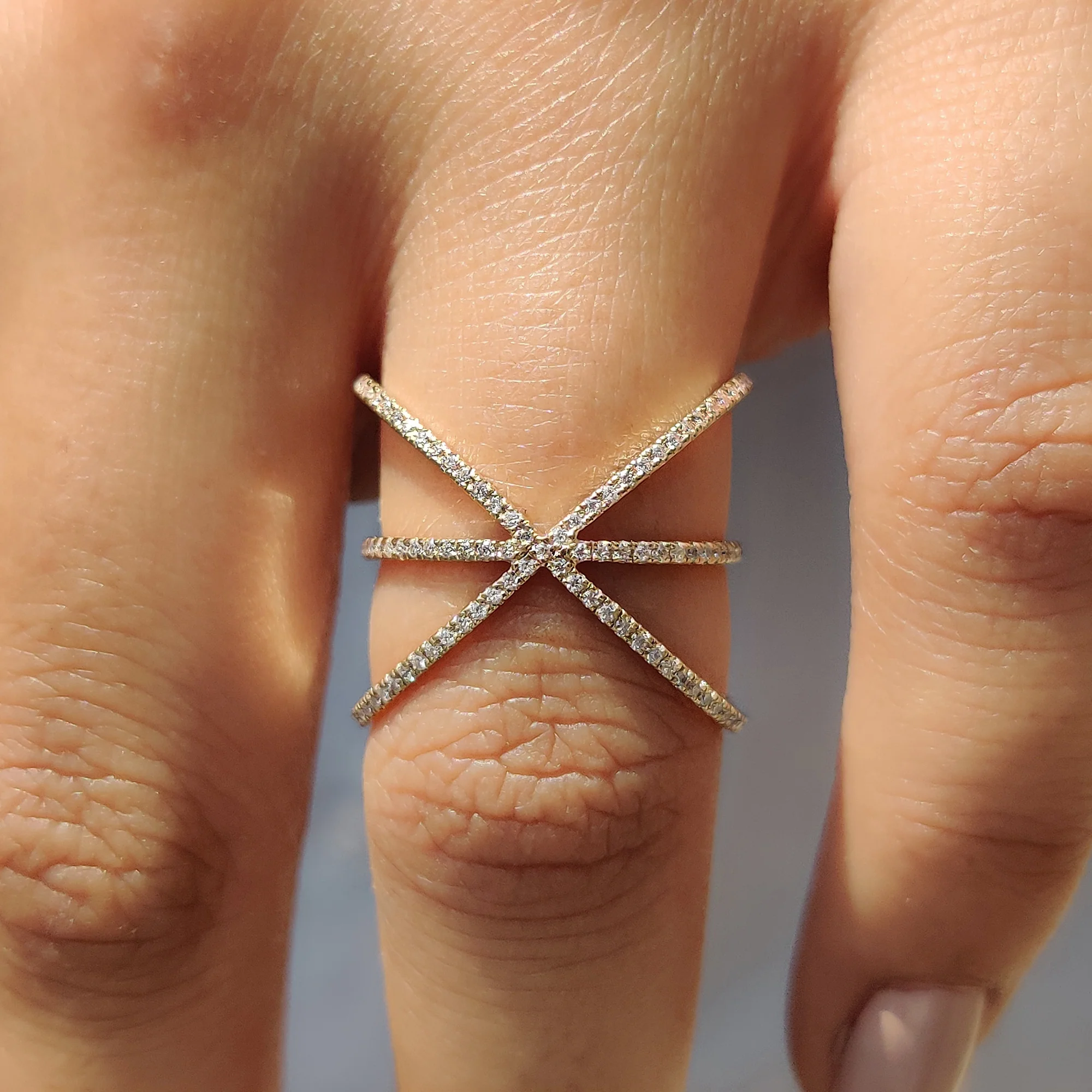 Criss Cross Wedding Band With Round Cut Moissanite - Image 2