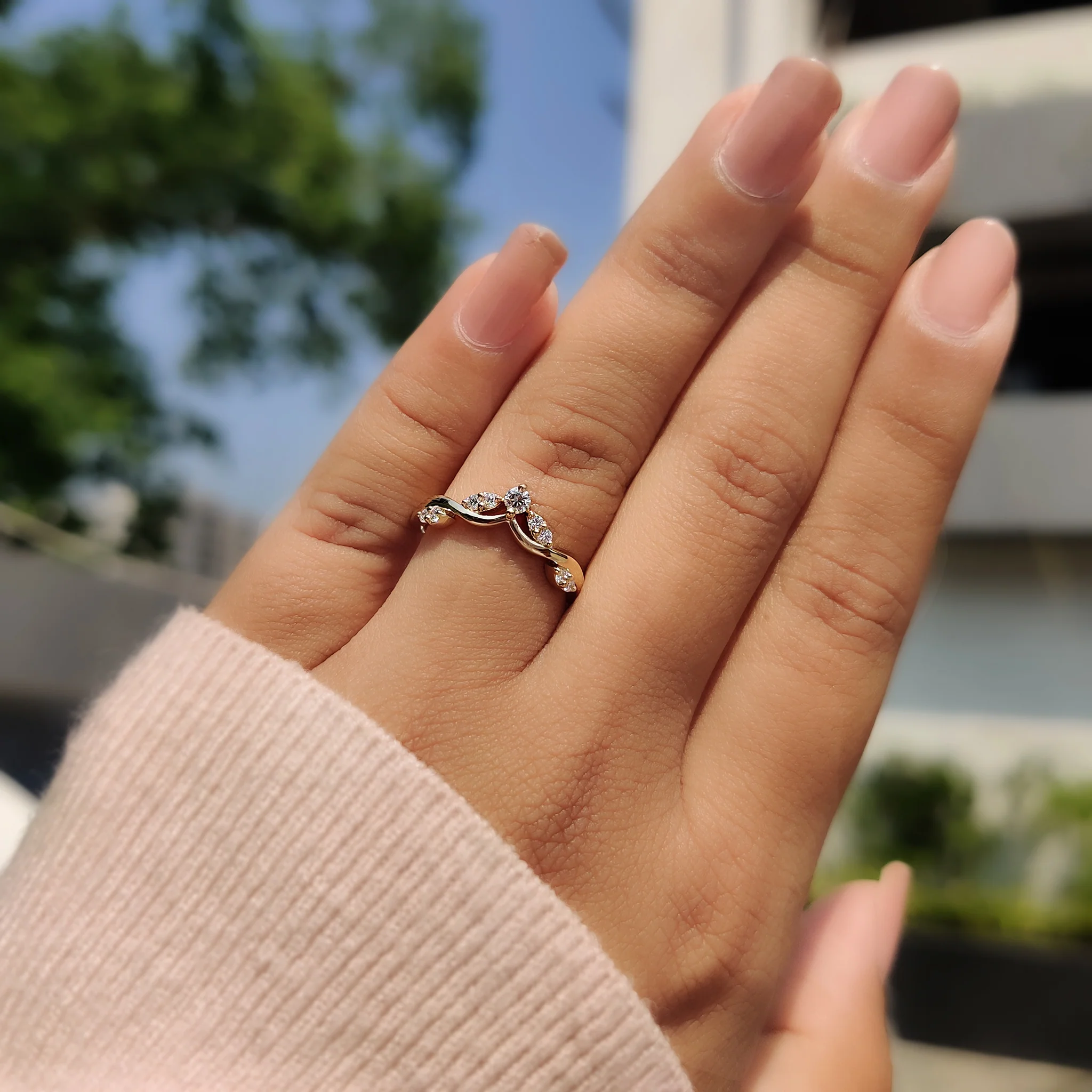 Crown Wedding Band With Round Diamond - Image 2