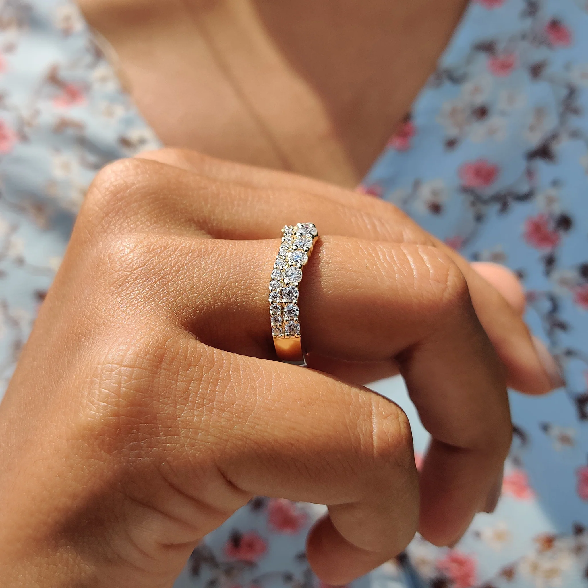 Curved wedding band yellow gold In Round Cut Moissanite - Image 3