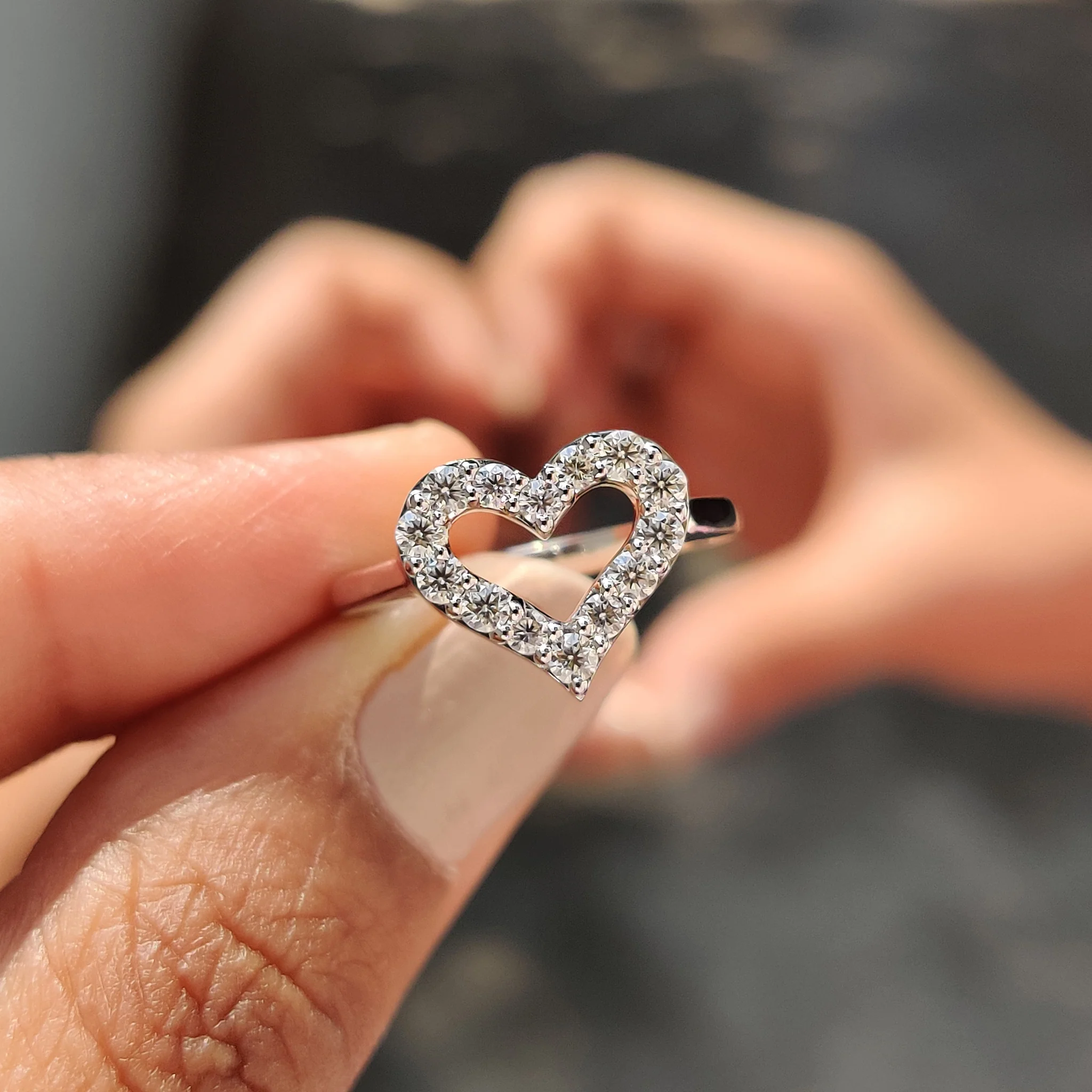 Heart Shape Outline Ring With Round Cut Moissanite - Image 10