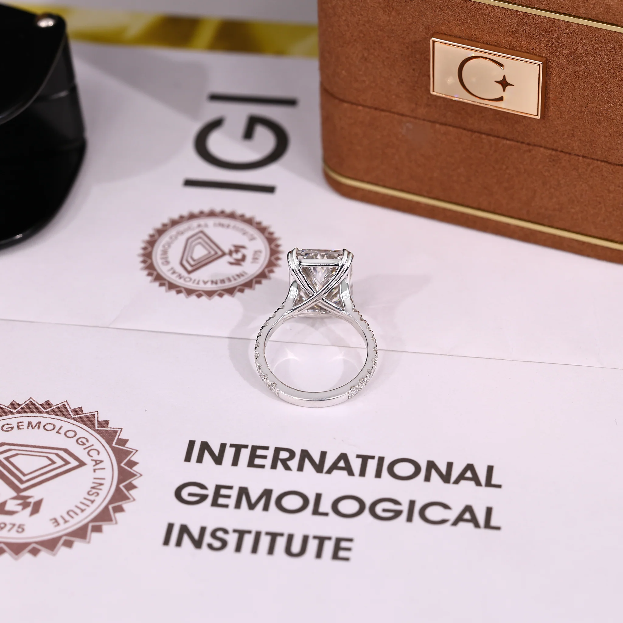 IGI Certified 10 - 12 Carat Radiant Cut Diamond Ring in Trellis Setting - Image 11