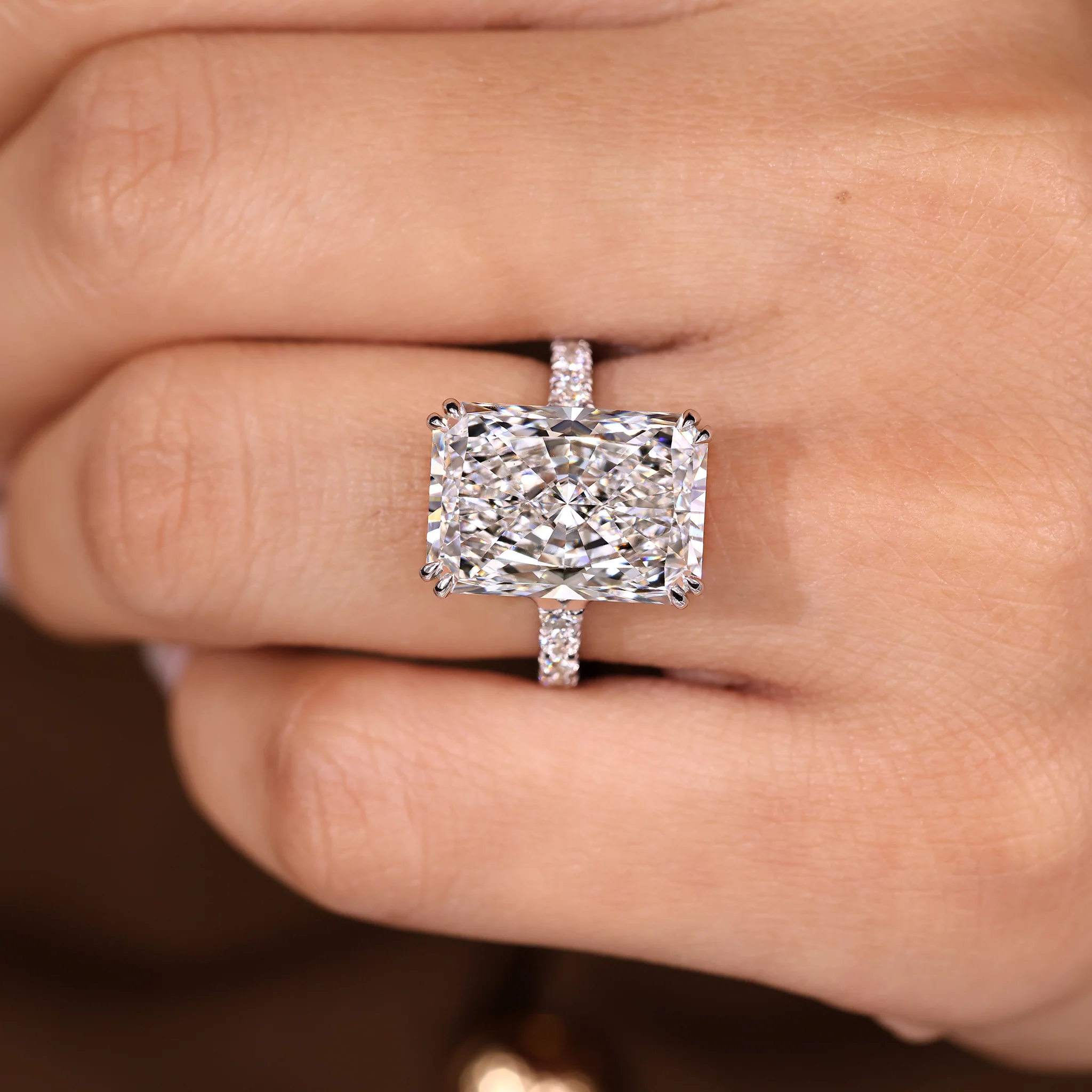 IGI Certified 10 - 12 Carat Radiant Cut Diamond Ring in Trellis Setting - Image 3