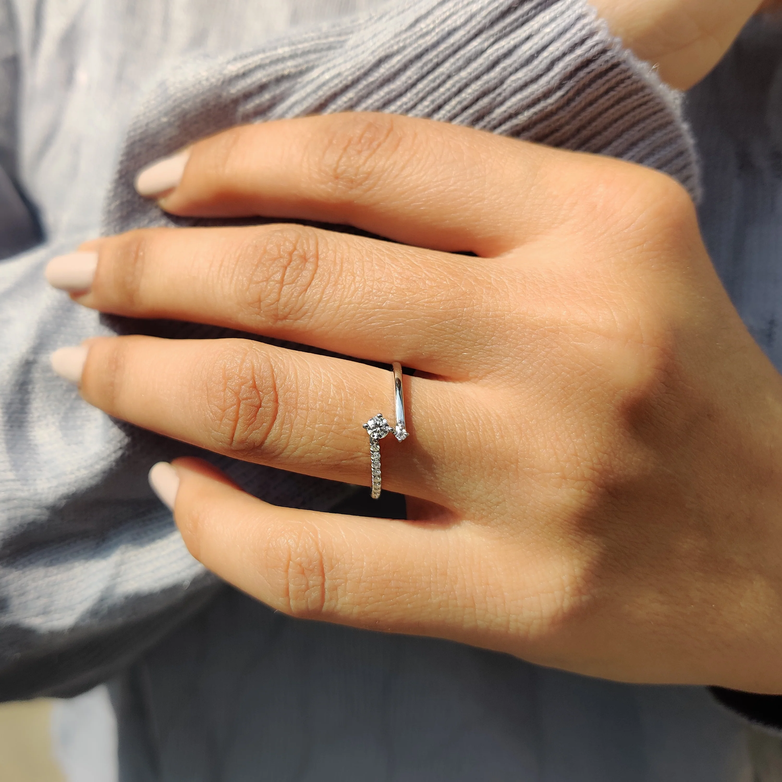 Minimalist Wedding Band With Round Cut Moissanite - Image 2
