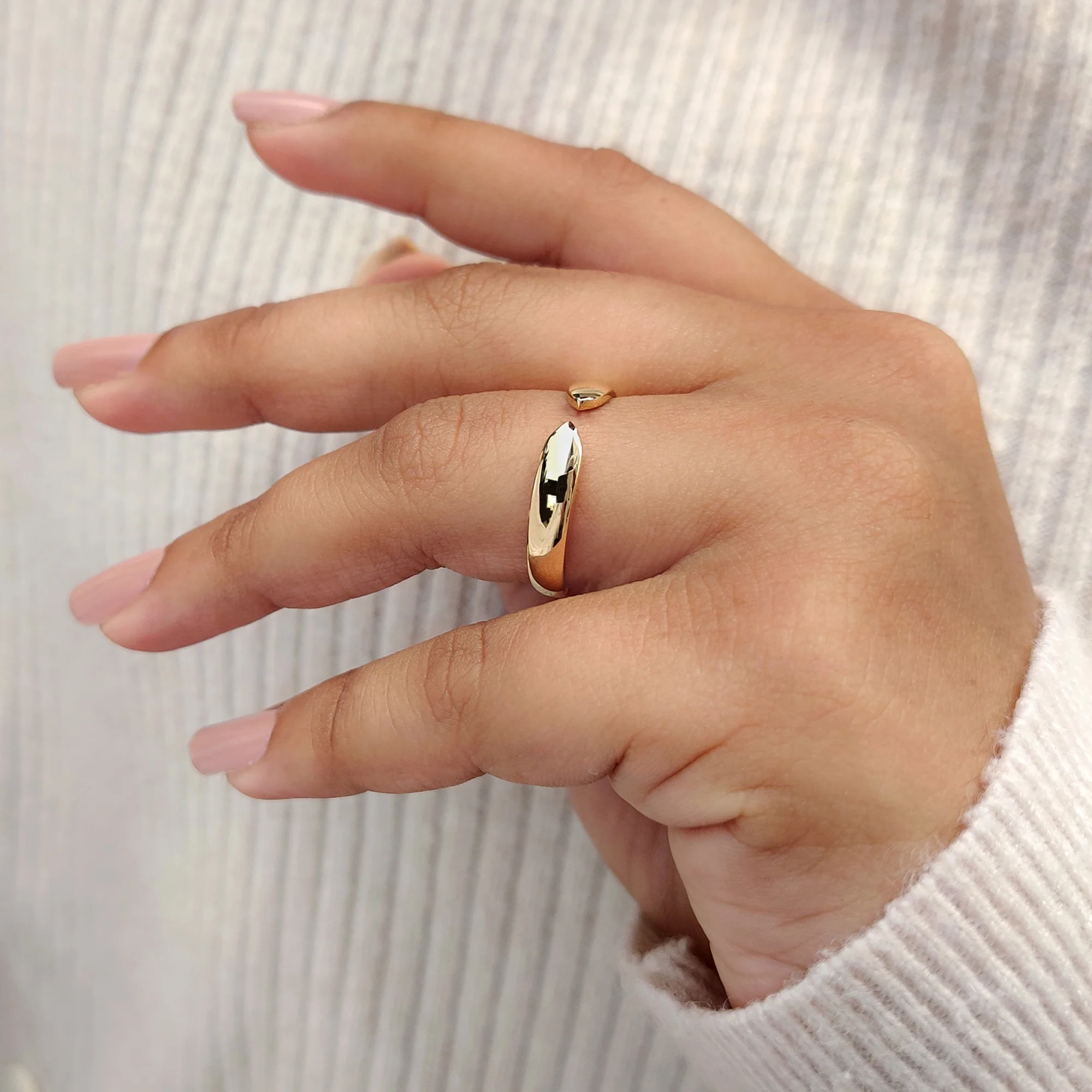Open Gap Classic Gold Wedding Band - Image 5