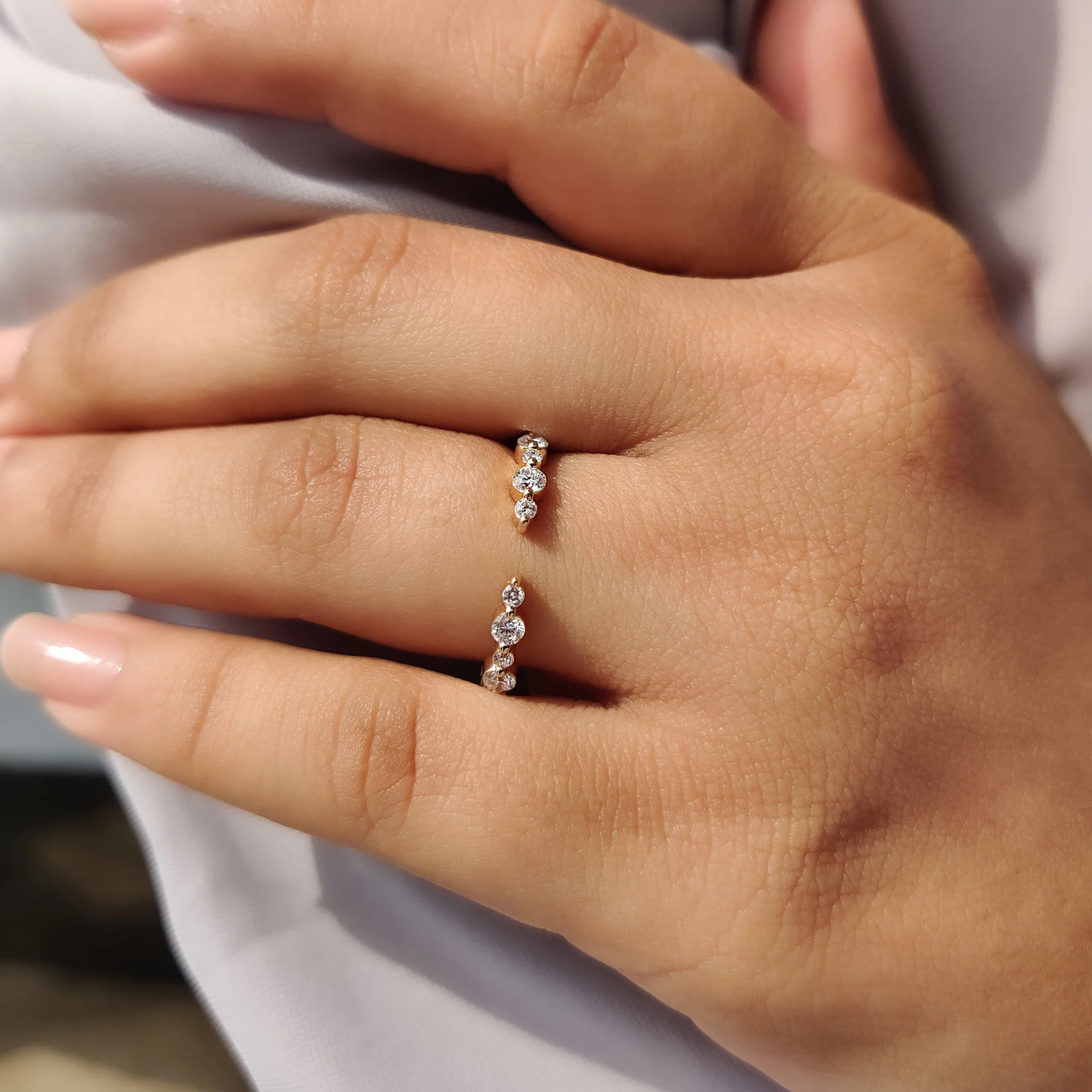 Round Diamond Open Gap Shared Prong Diamond Band - Image 3