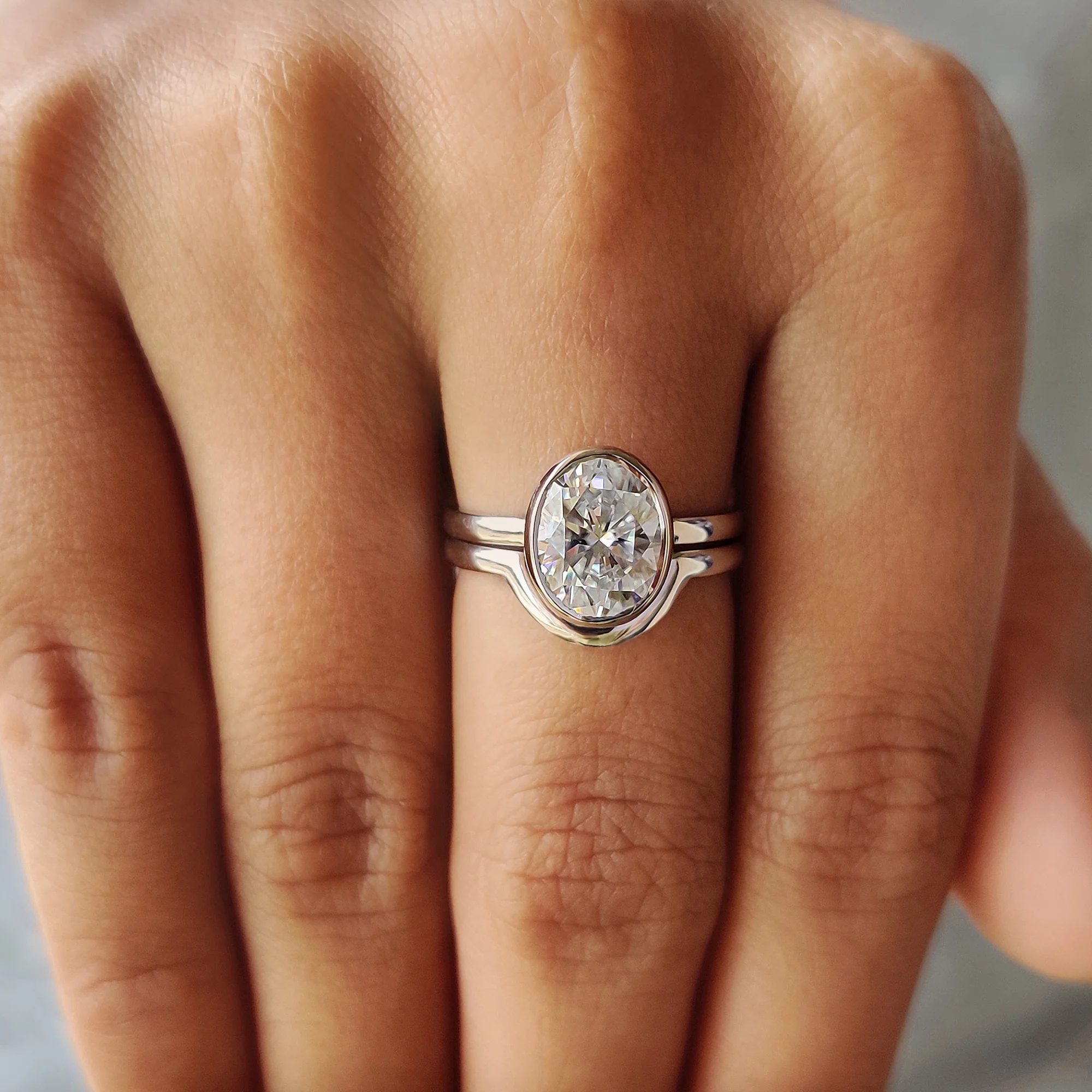 Solitaire Oval Engagement Ring With Wedding Band - Image 4