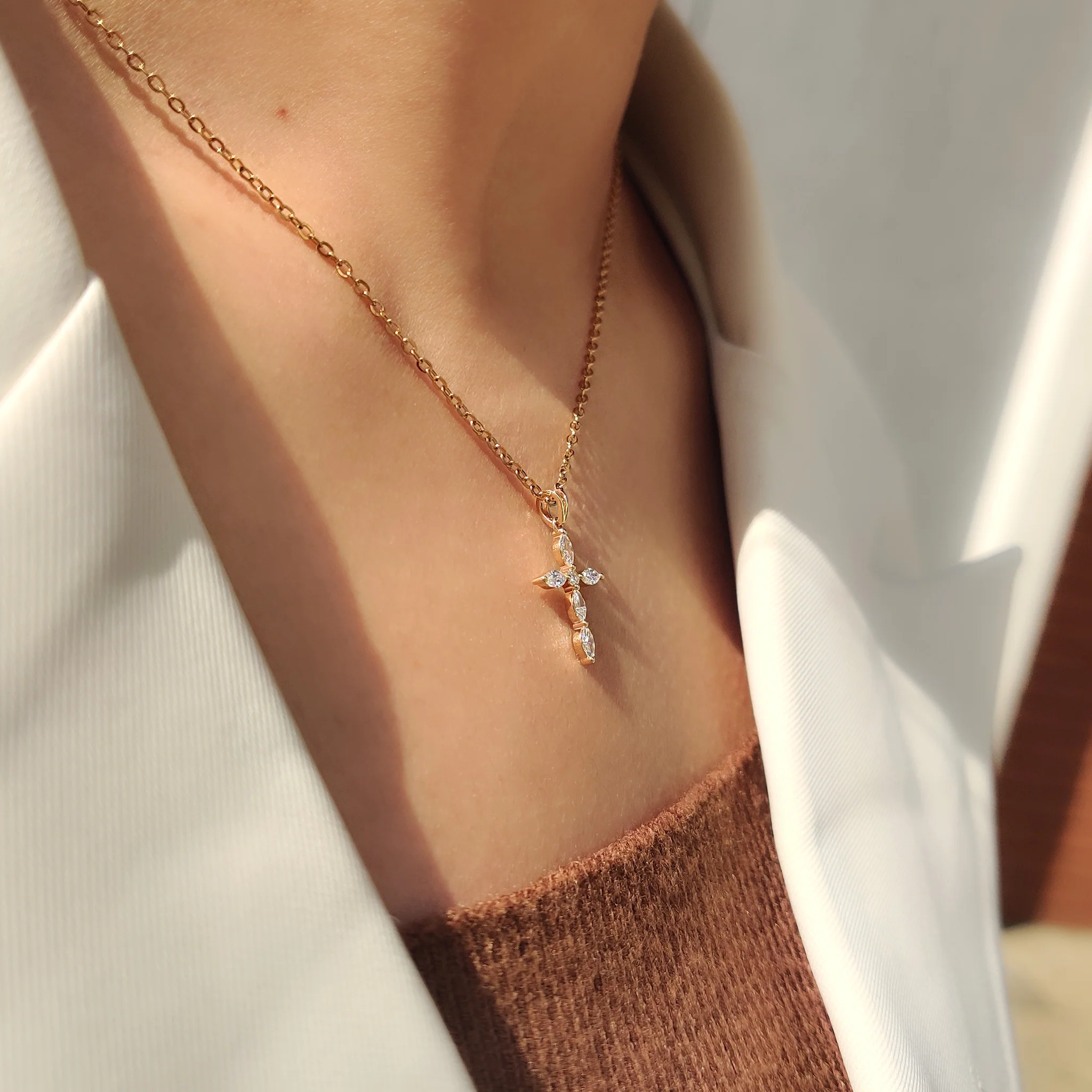 Round And Marquise Diamond Pendant In Sweden Cross Style - Image 3
