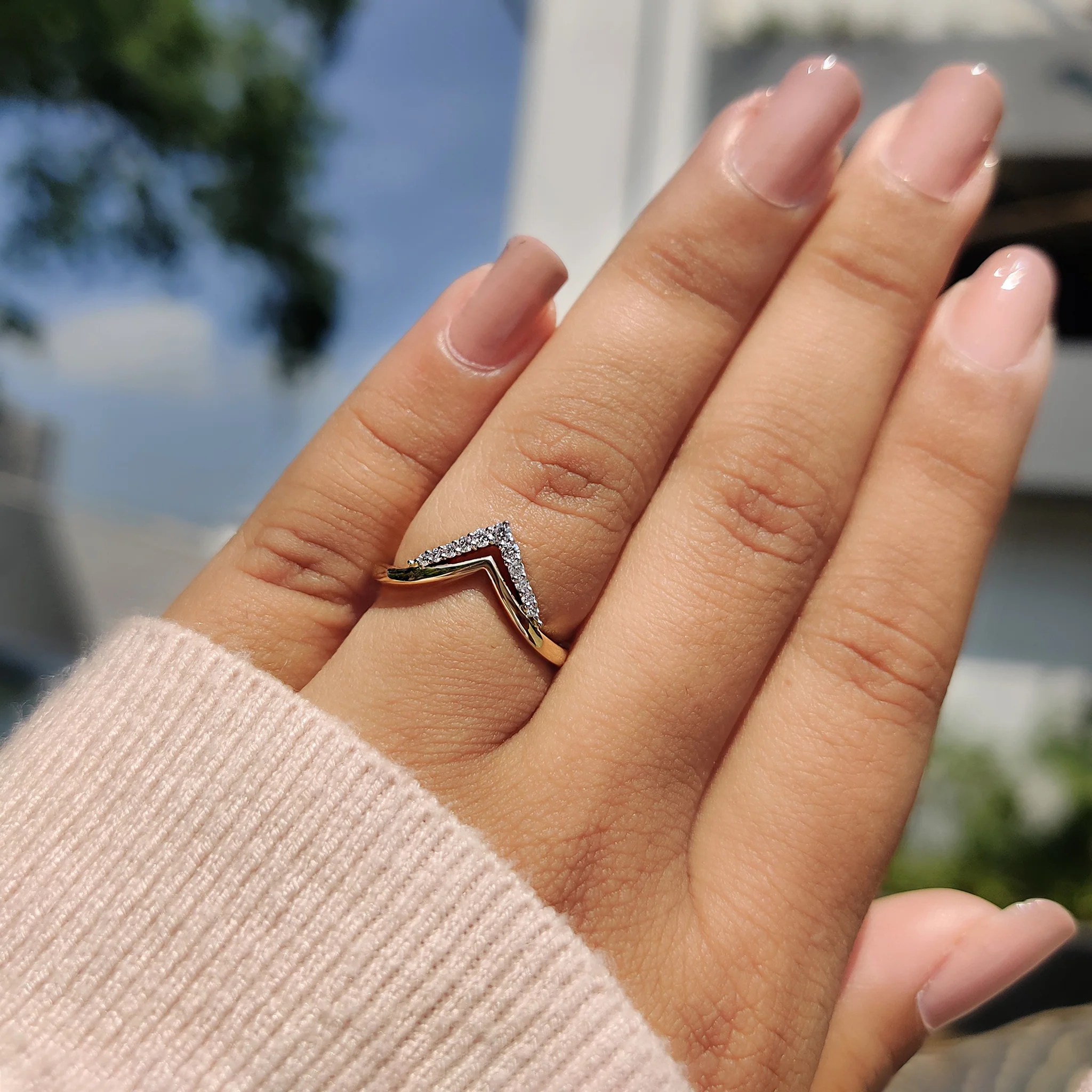 Round Cut Chevron Wedding Band - Image 7