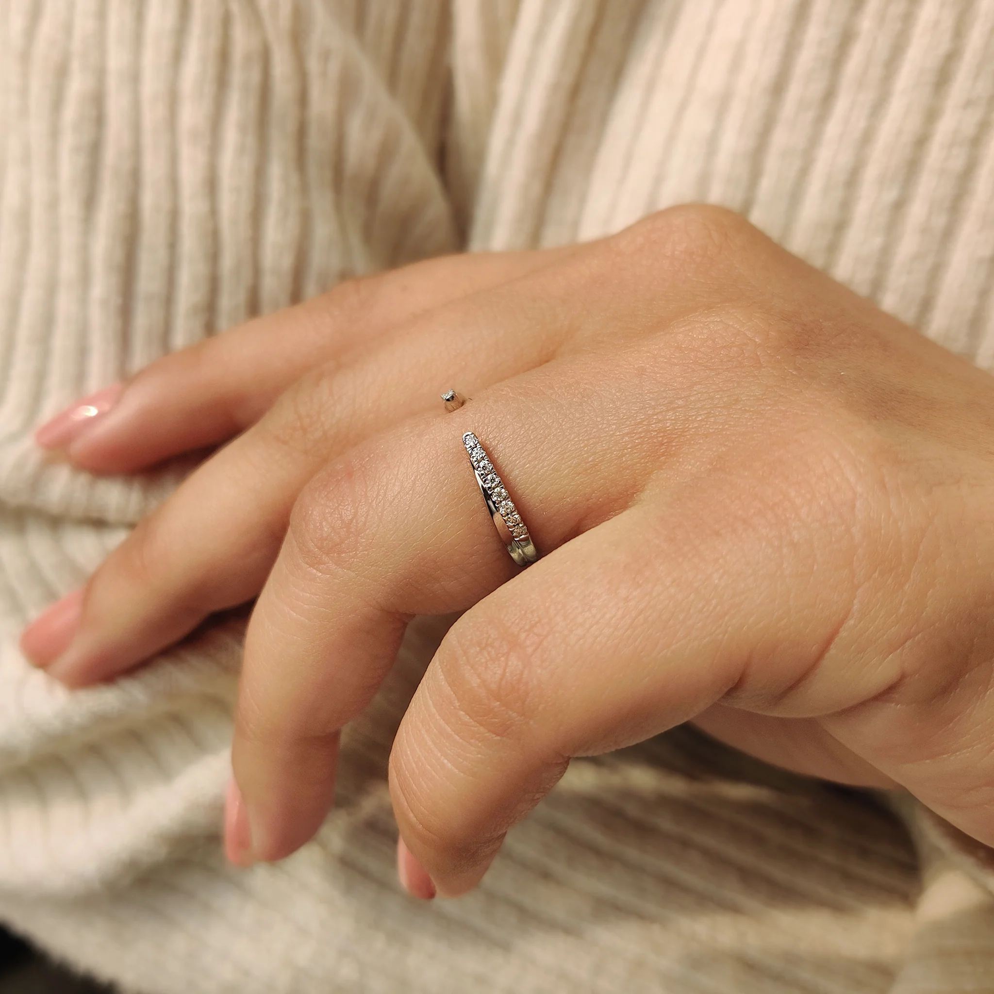 Round Cut Open Gap Wedding Band - Image 3