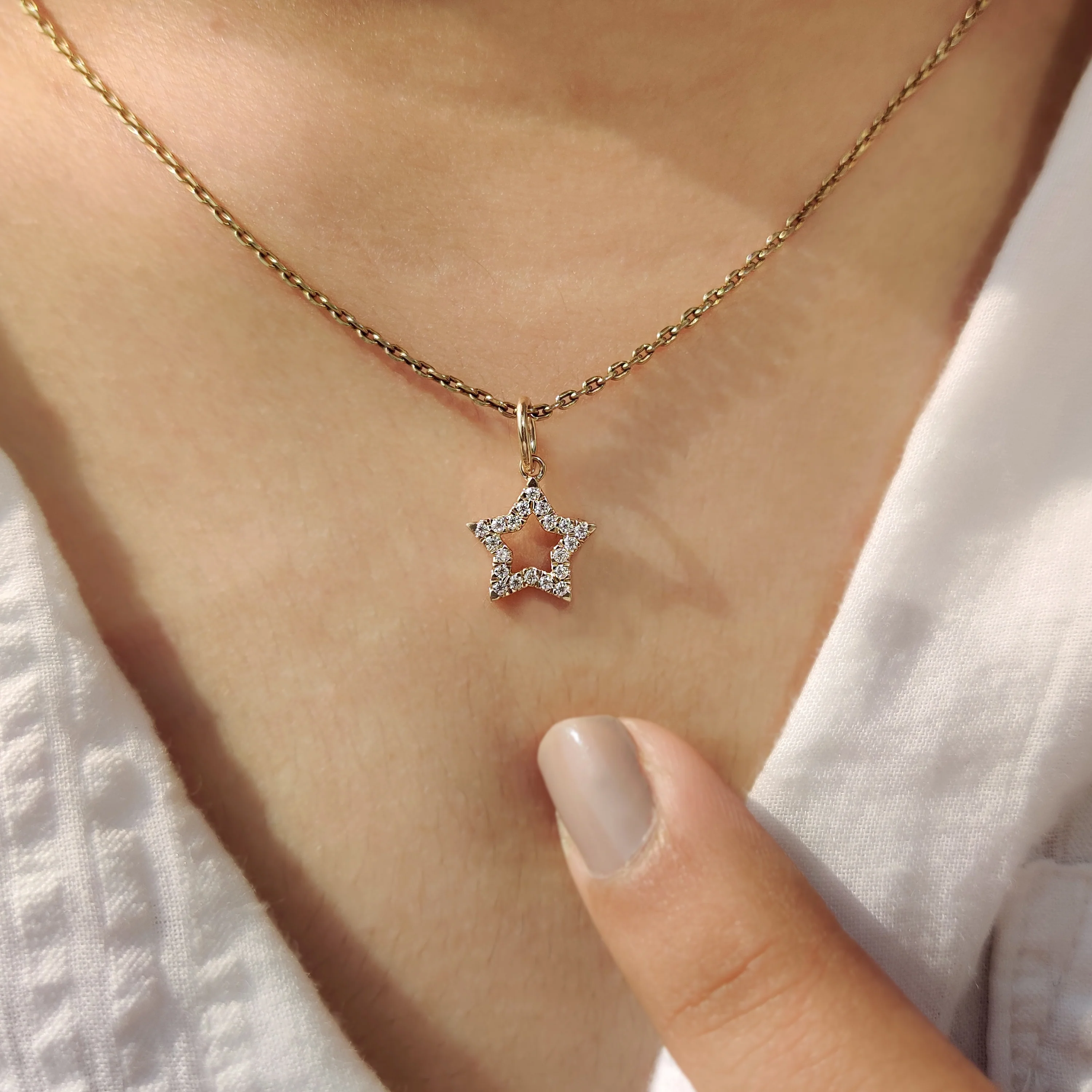 Round Cut Diamond Star Pendant - Image 6