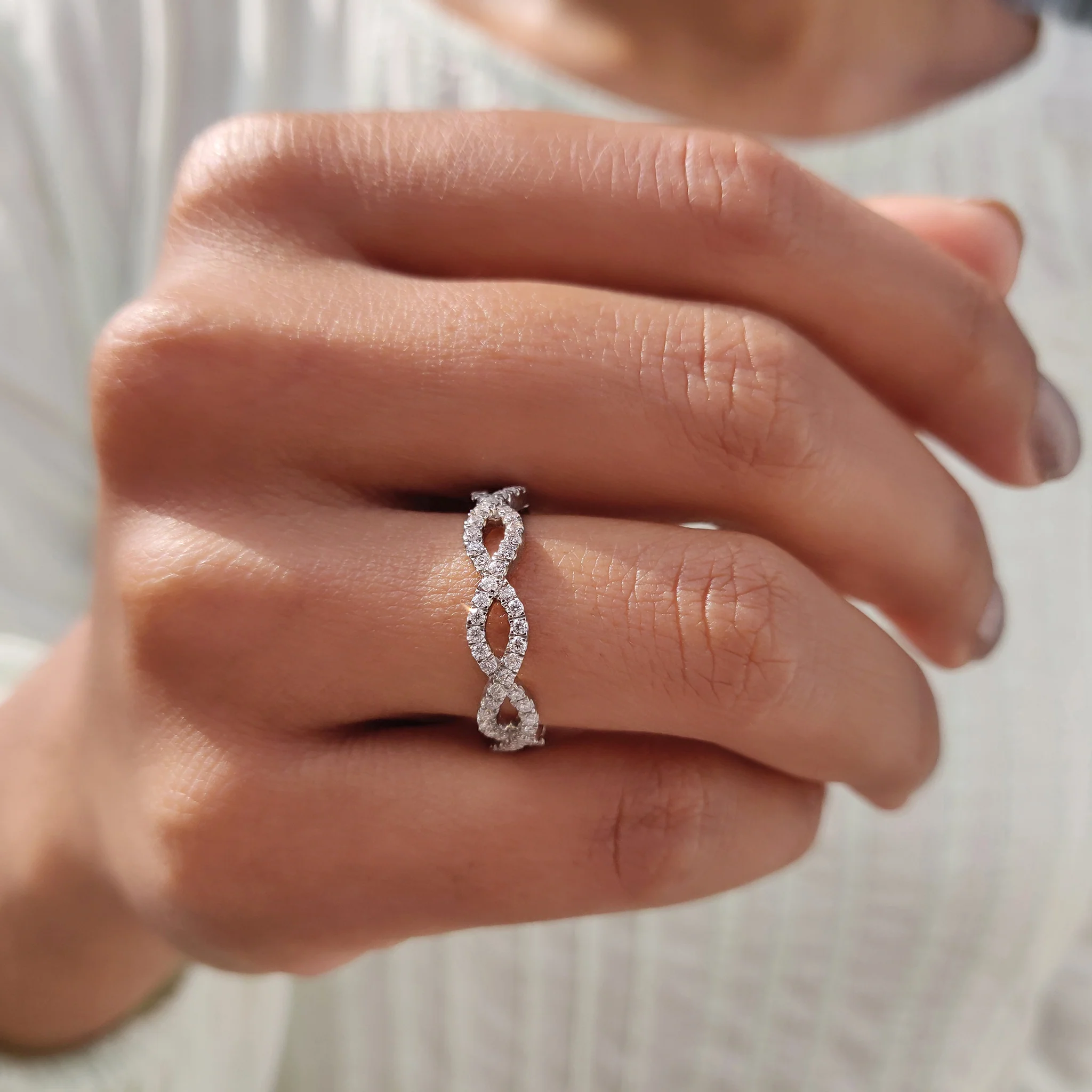 Round Cut Twisted Wedding Band - Image 9