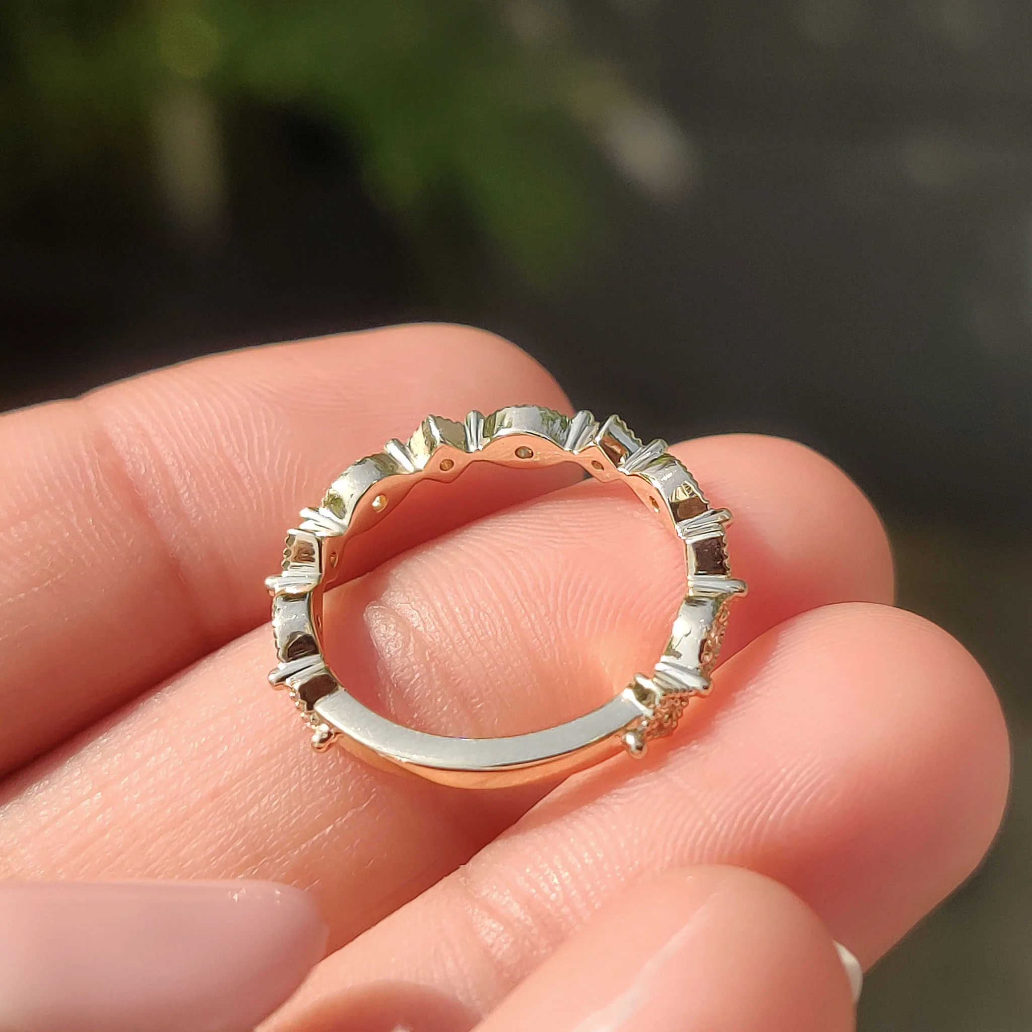 Round Cut Yellow Gold Diamond Wedding Band With Marquise Outline - Image 7