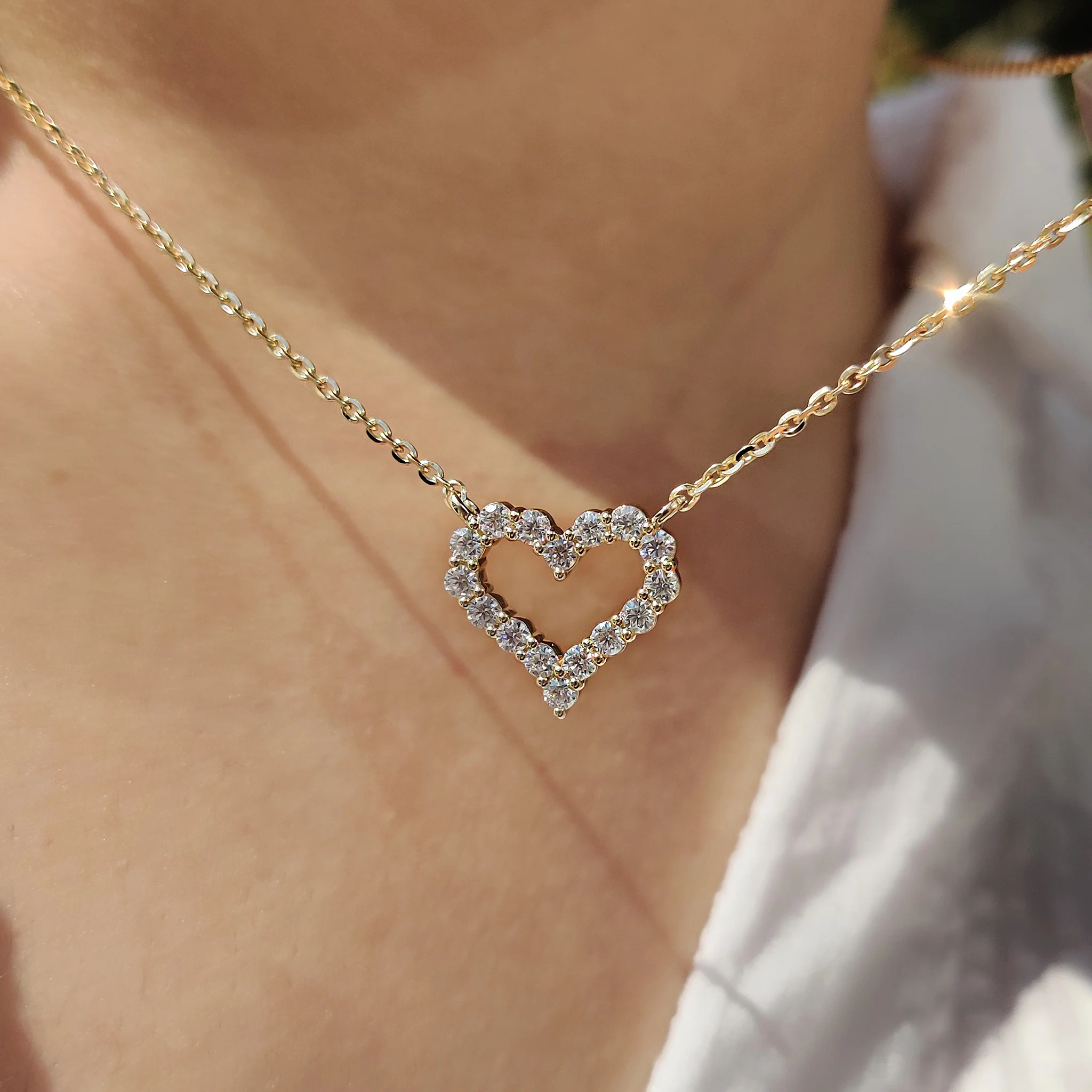 Round Diamond Heart Shaped Pendant - Image 3