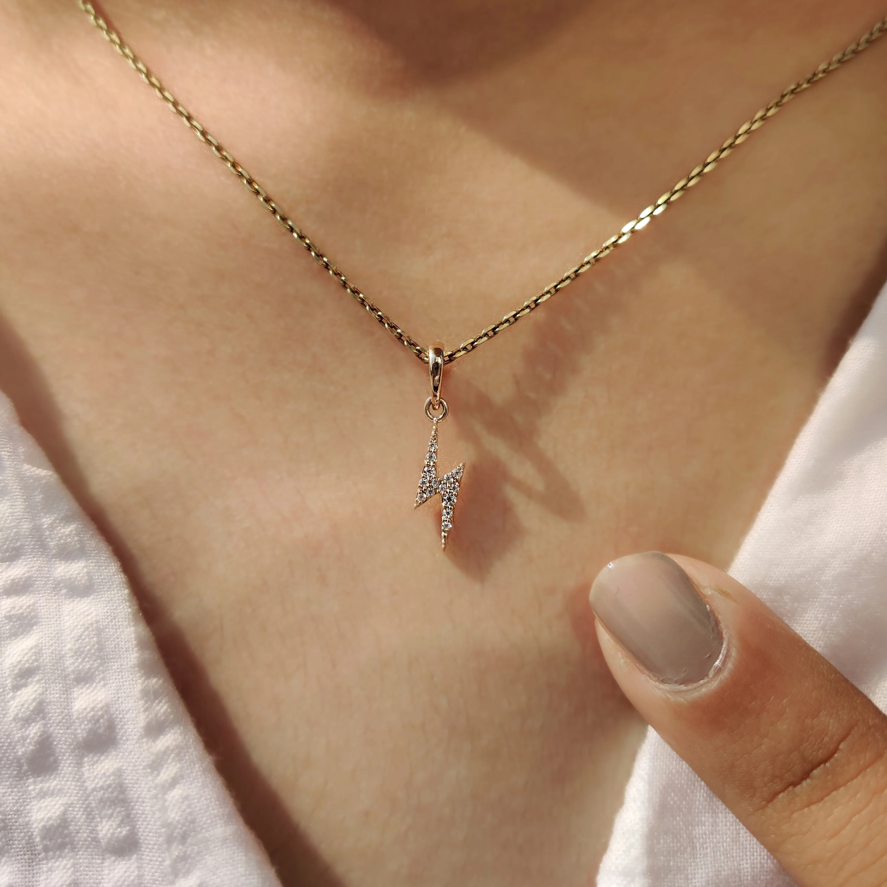 Round Diamond Lighting Bolt Yellow Gold Pendant - Image 8