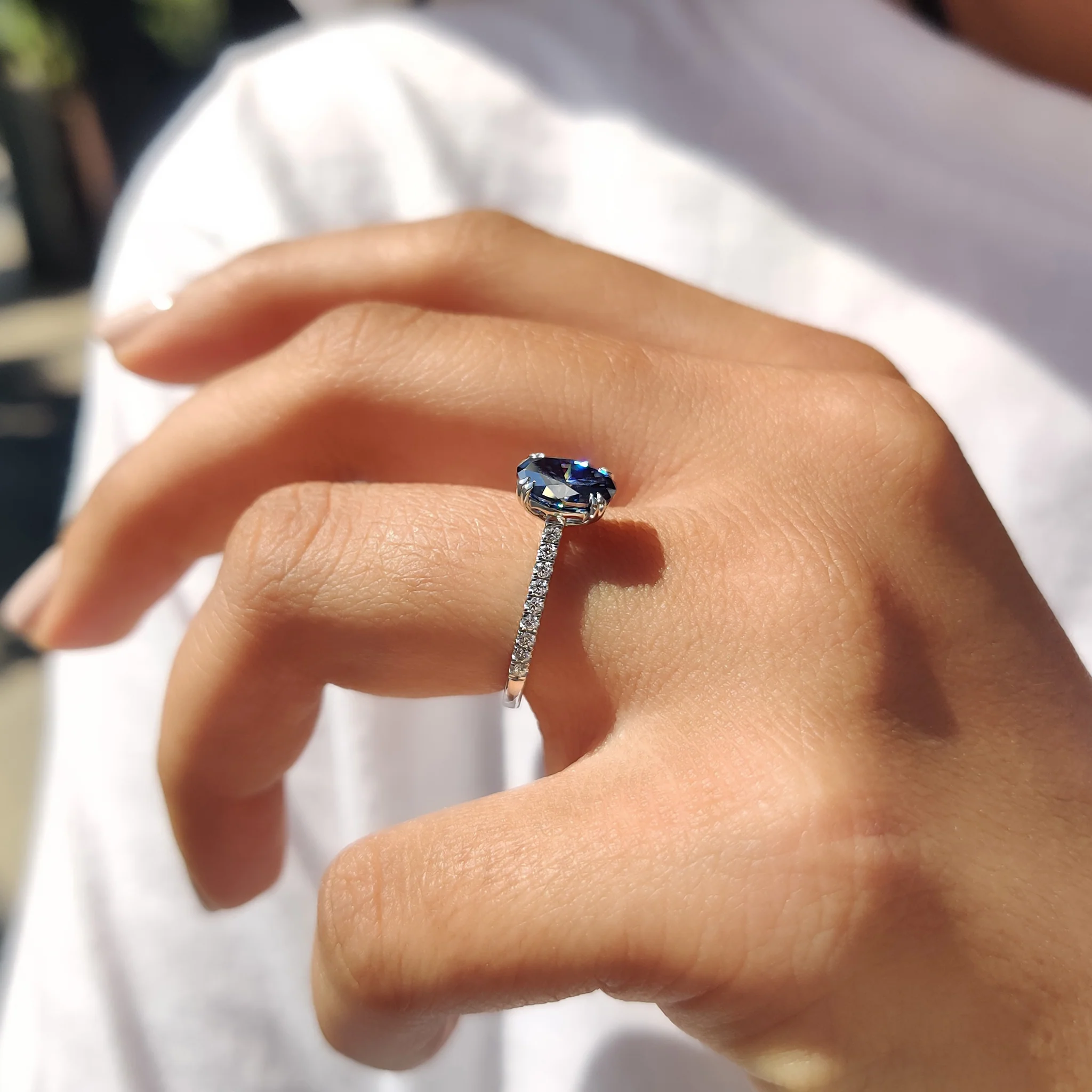 Royal Dark Blue Oval Cut Cathedral Setting Ring - Image 3