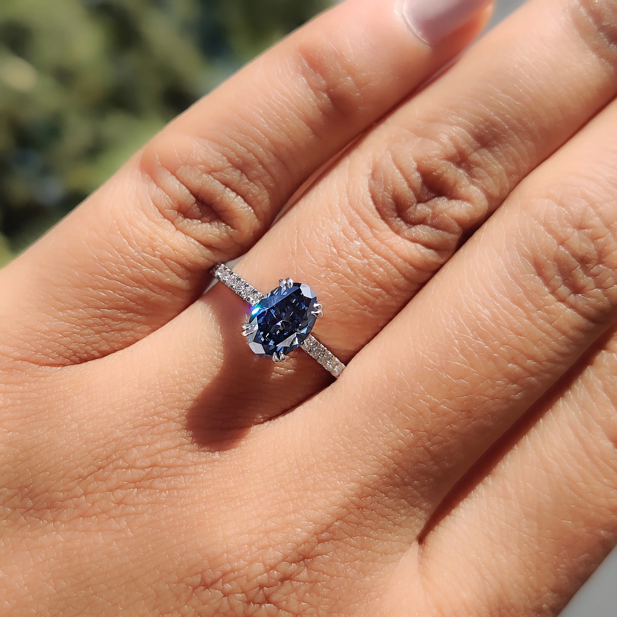Royal Dark Blue Oval Cut Cathedral Setting Ring - Image 6