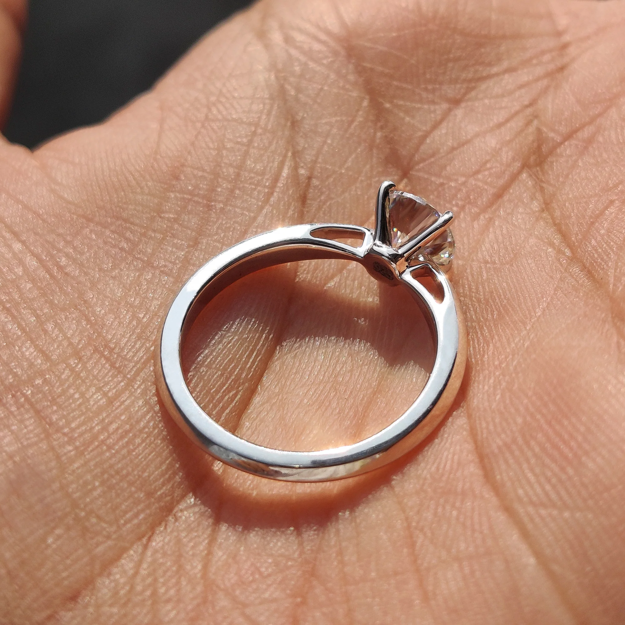 Tapered Knife Edge Round Cut Moissanite Engagement Ring - Image 6