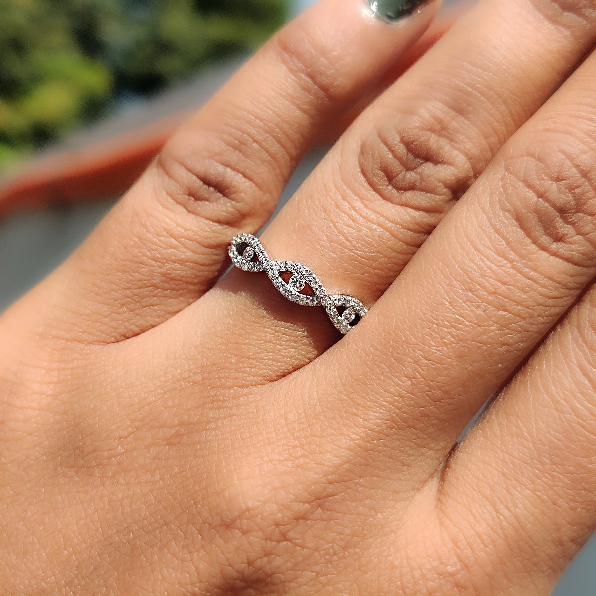 Twisted Diamond Wedding Band With Round Cut - Image 2