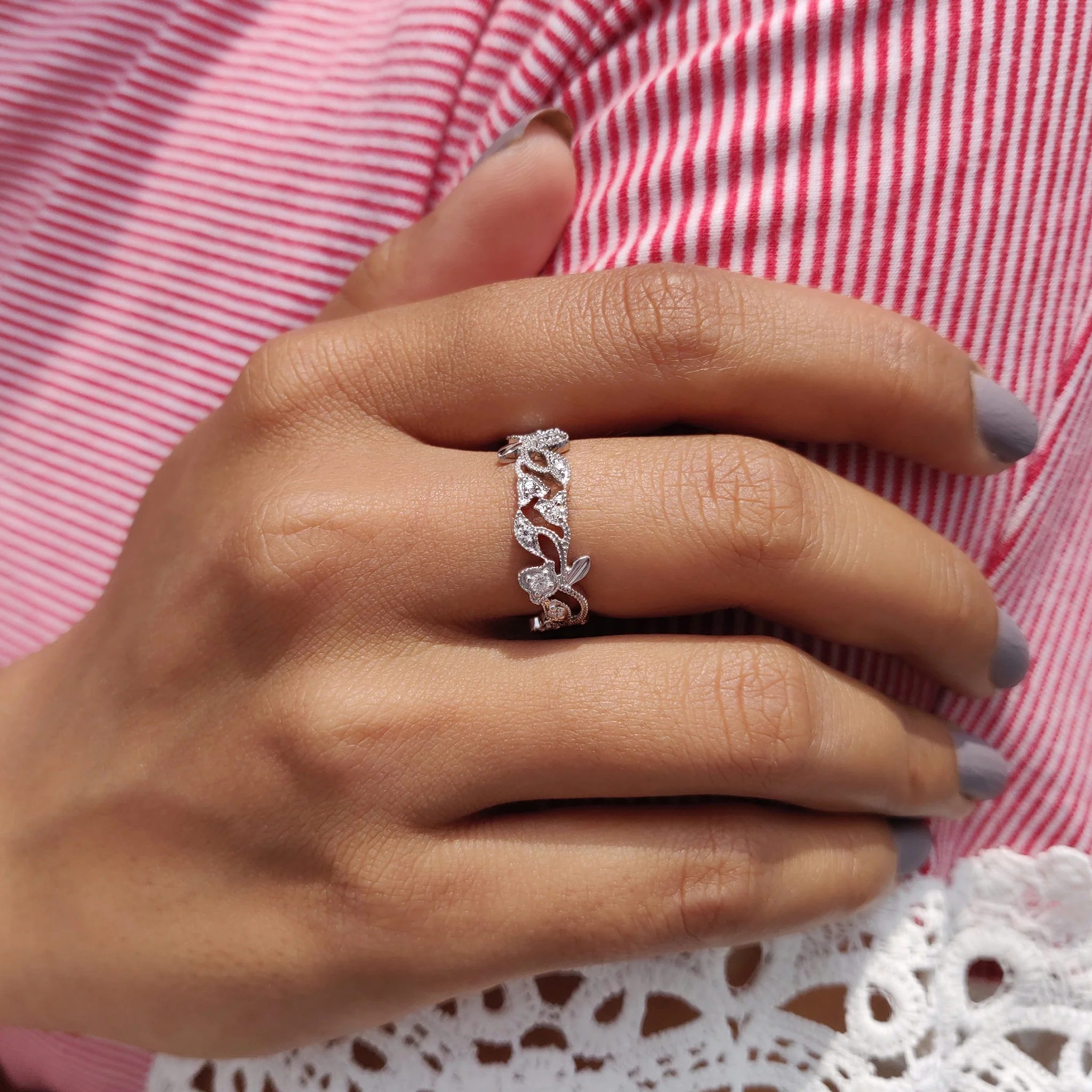 Vintage Style Wedding Band With Round Moissanite - Image 2