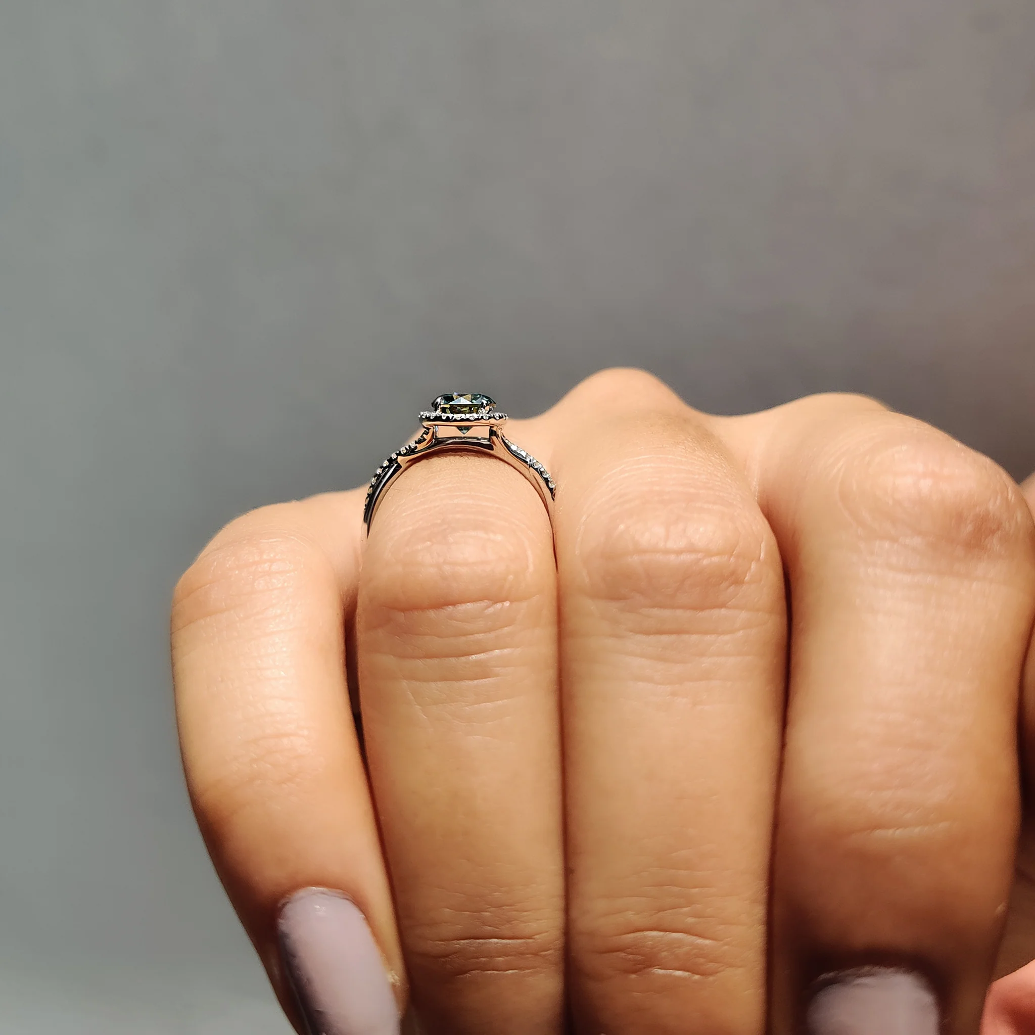 Cyan Blue Round Cut Engagement Ring With Twisted Pave - Image 4